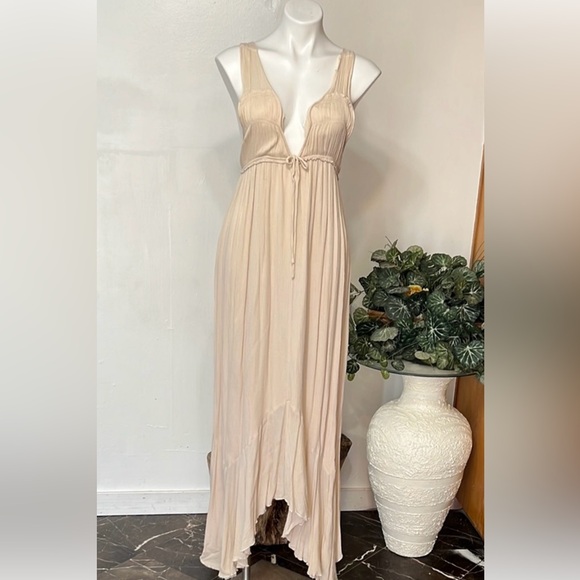Free People Dresses & Skirts - EUC- Free People Size -L Cream Maxi Dress